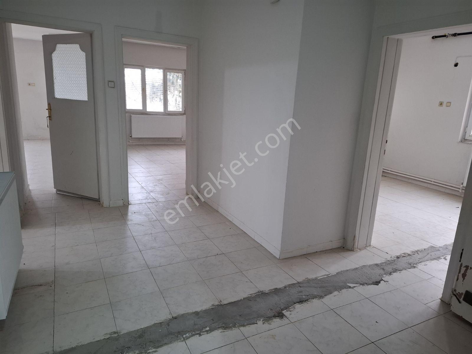 Hakev'den Cirit Meydan Mah. Satılık 3 Katlı Teraslı Müstakil Ev - Görsel 16