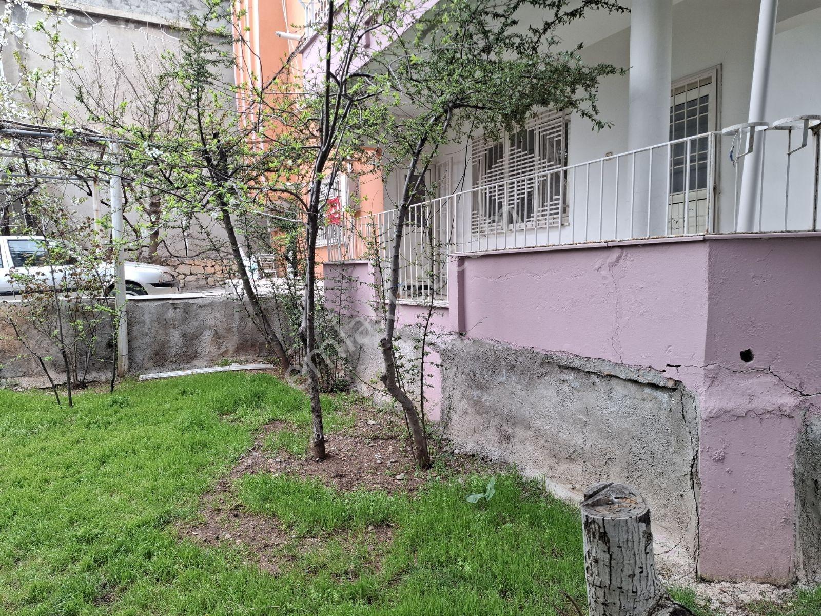 Hakev'den Cirit Meydan Mah. Satılık 3 Katlı Teraslı Müstakil Ev - Görsel 27