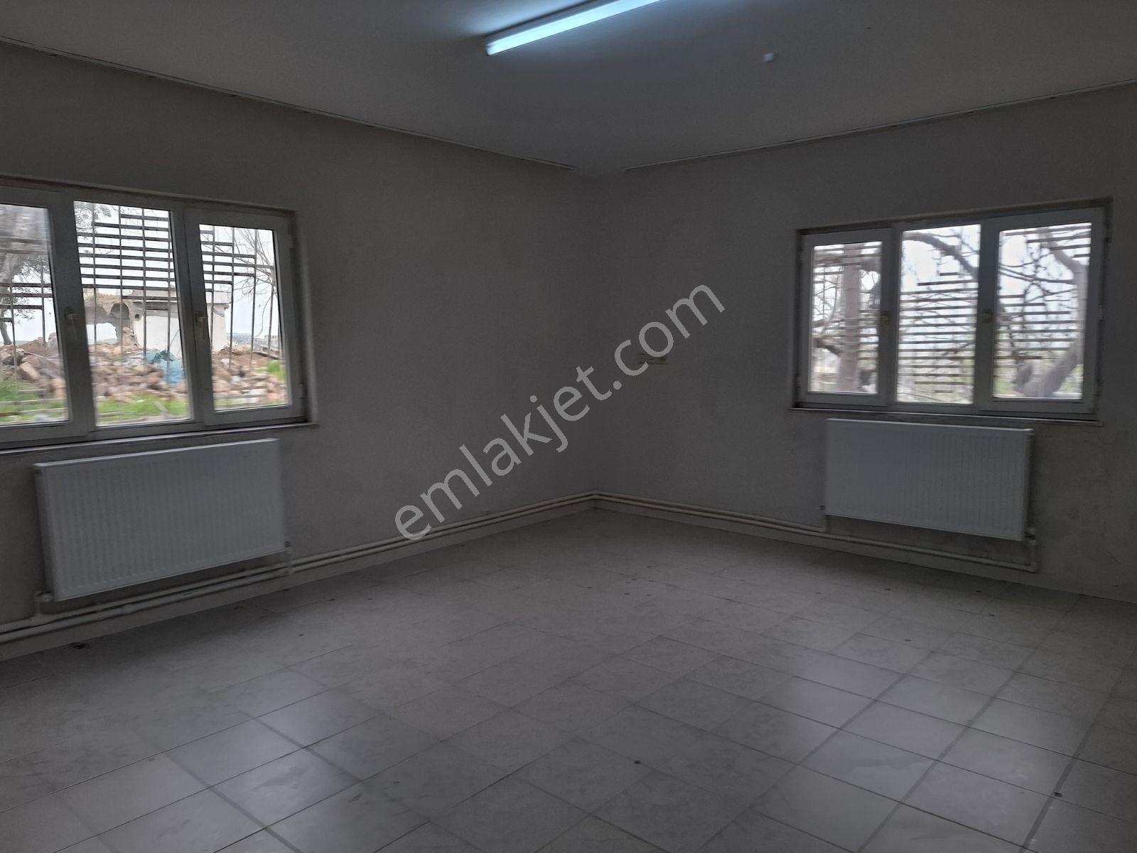 Hakev'den Cirit Meydan Mah. Satılık 3 Katlı Teraslı Müstakil Ev - Görsel 24