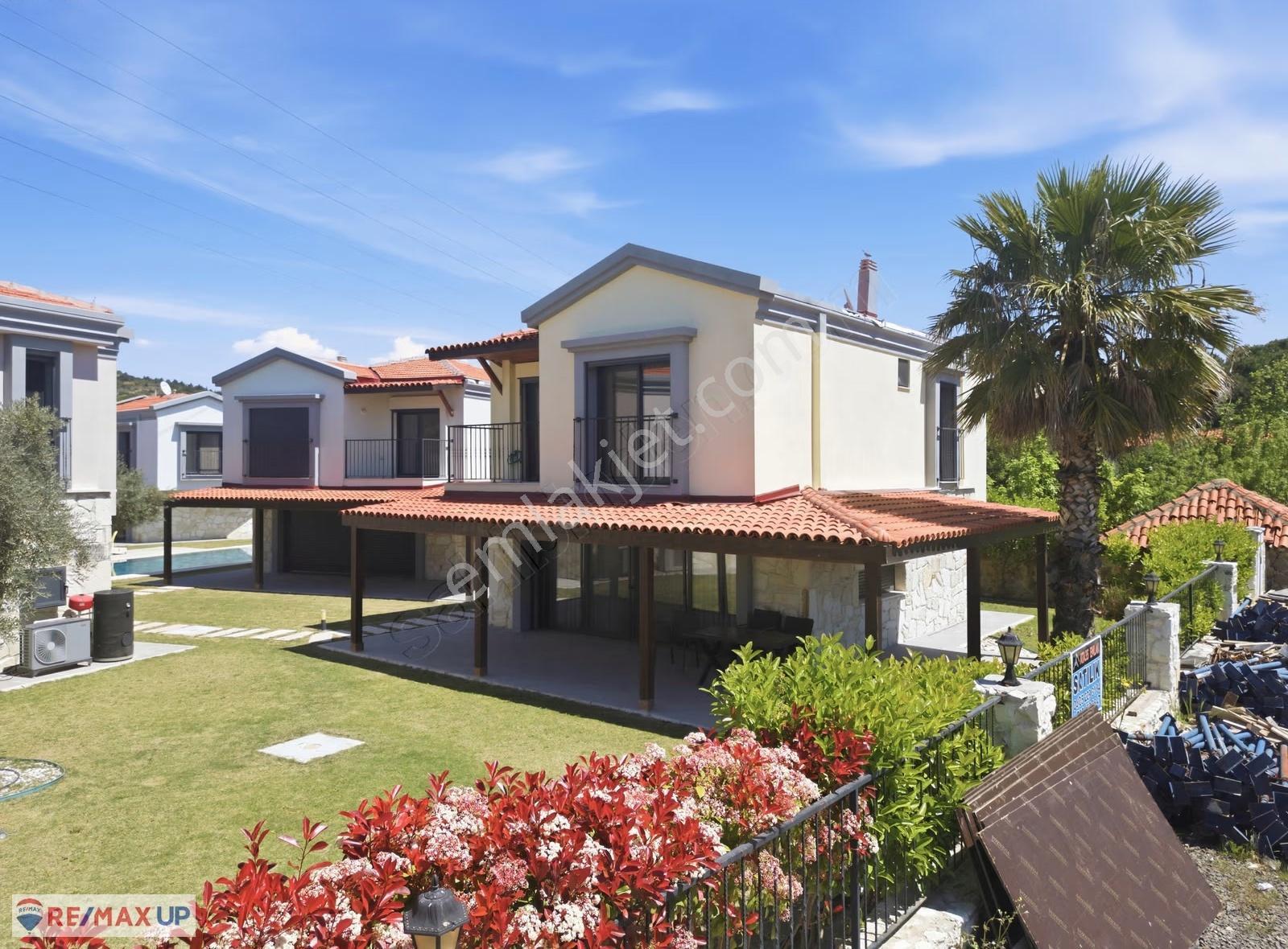 Foça Yenibağarasında 3+1 Bahçeli, Havuzlu Fırsat Villa - Görsel 26