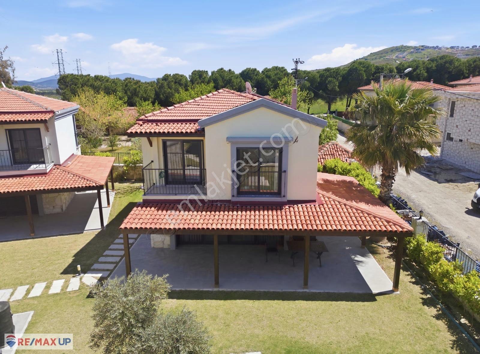 Foça Yenibağarasında 3+1 Bahçeli, Havuzlu Fırsat Villa - Görsel 25