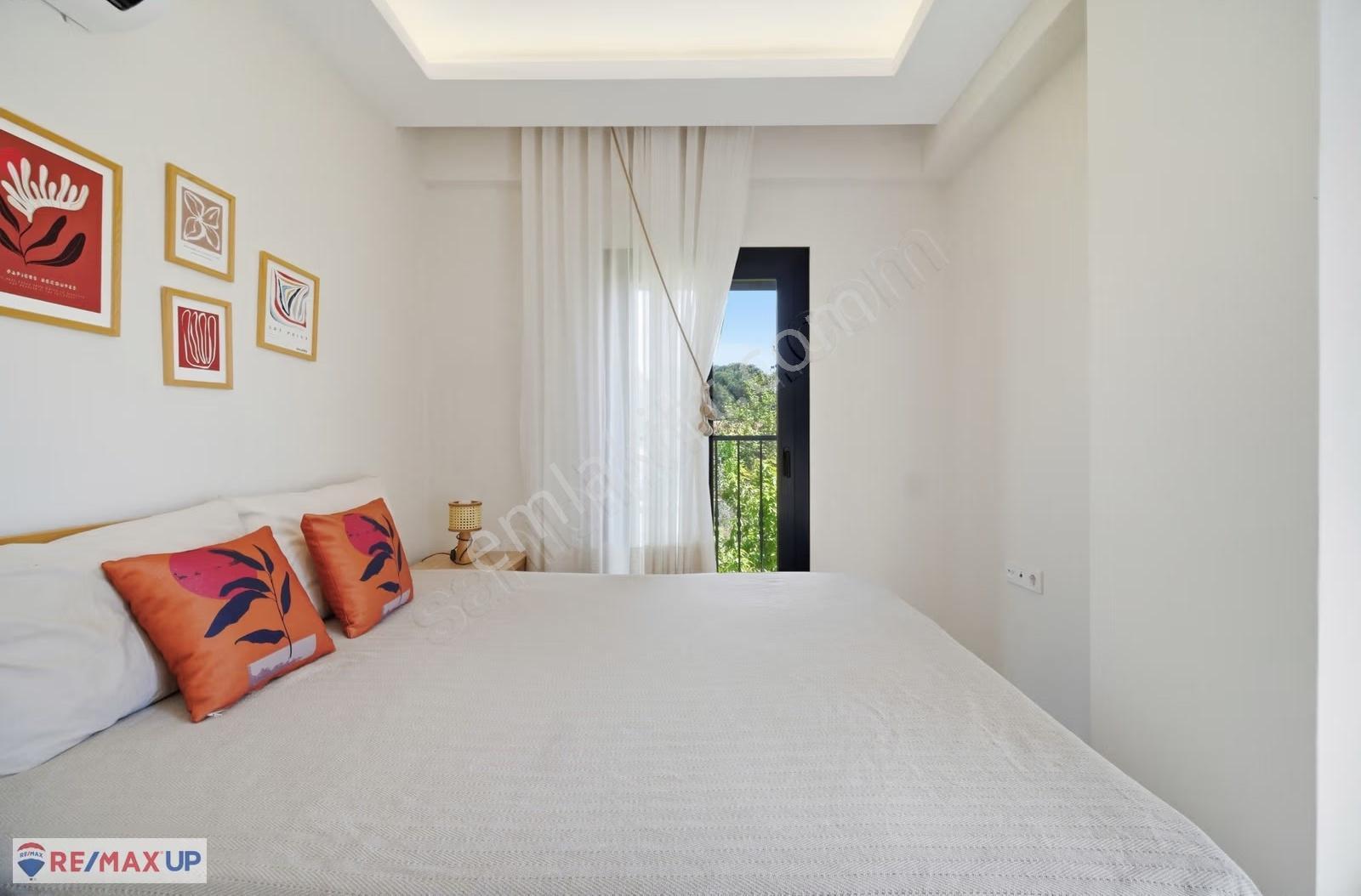 Foça Yenibağarasında 3+1 Bahçeli, Havuzlu Fırsat Villa - Görsel 19