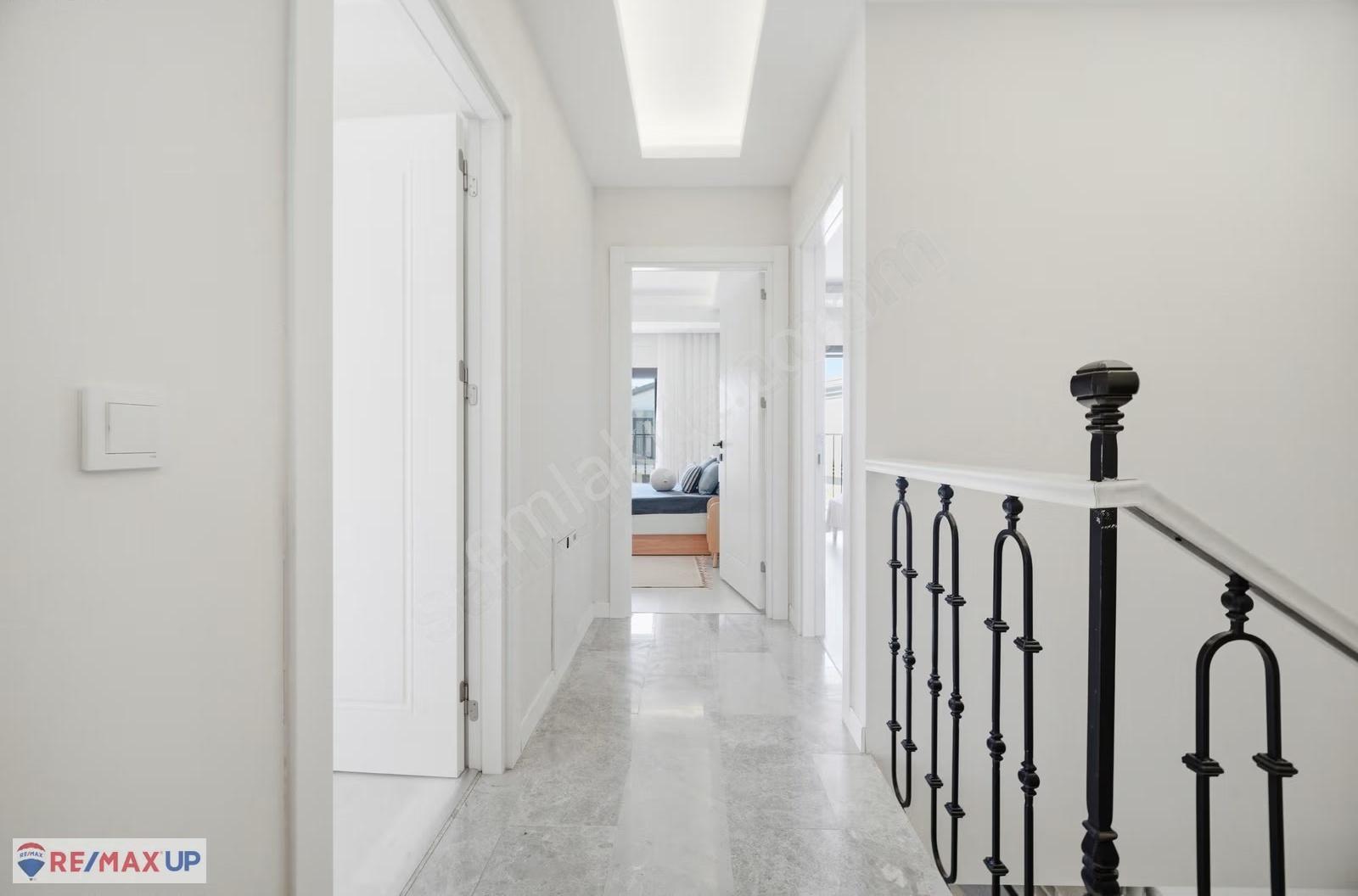 Foça Yenibağarasında 3+1 Bahçeli, Havuzlu Fırsat Villa - Görsel 12