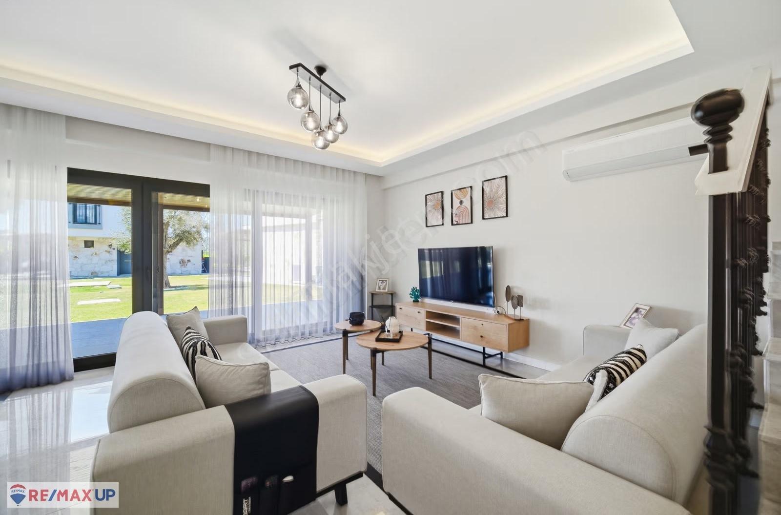 Foça Yenibağarasında 3+1 Bahçeli, Havuzlu Fırsat Villa - Görsel 3