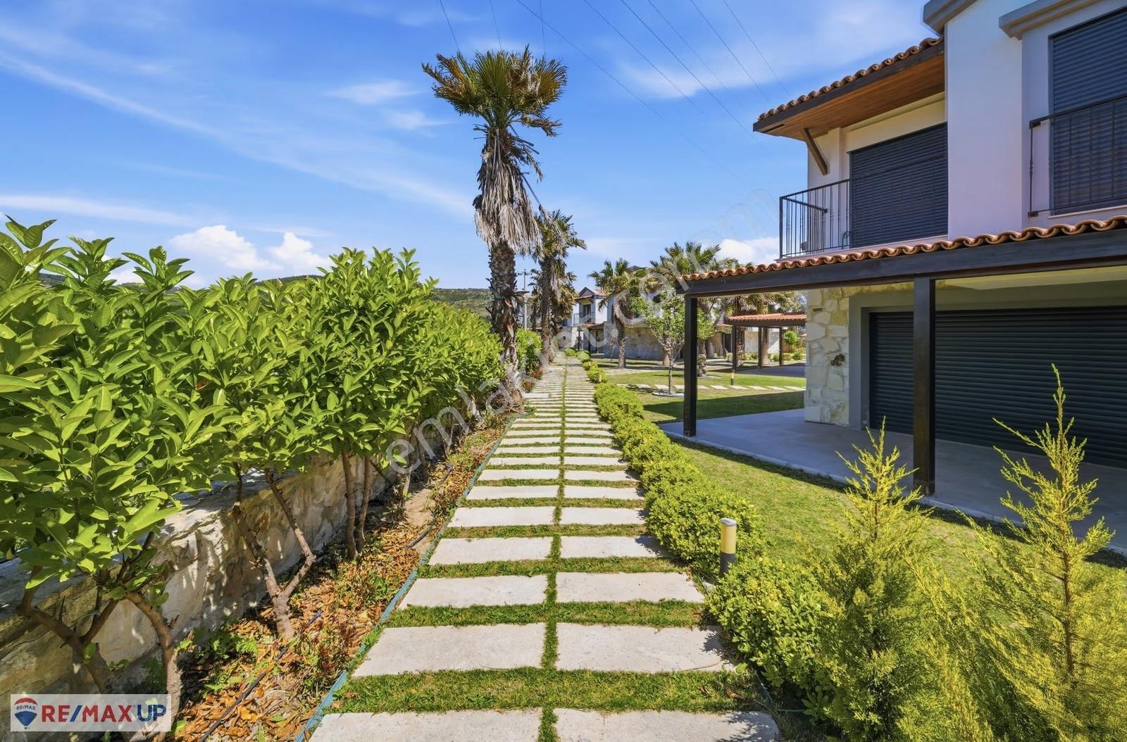 Foça Yenibağarasında 3+1 Bahçeli, Havuzlu Fırsat Villa - Görsel 24