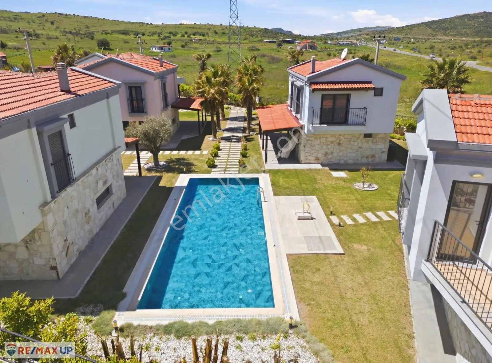 Foça Yenibağarasında 3+1 Bahçeli, Havuzlu Fırsat Villa - Görsel 23