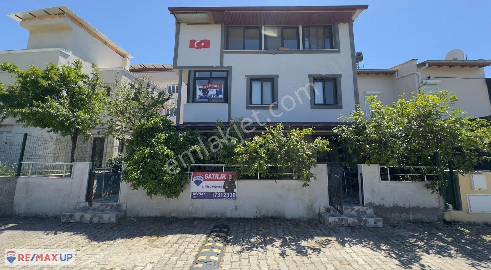Ürkmez Plajına 300 M2 Fırsat Tribleks Satılık Yazlık/müstakil