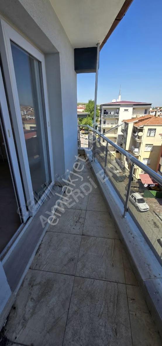 Ayverdi Emlakdan Merkezde Asansörlü Geniş 3+1 Satılık Daire - Görsel 18