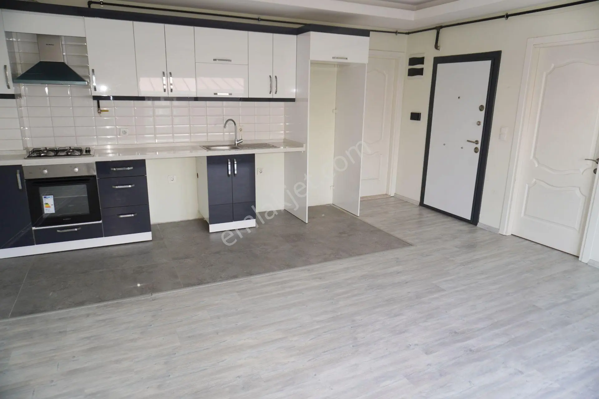 Çiğli Ataşehirde İzban Tranway Yürüme Mesafesinde 1+1 Daire