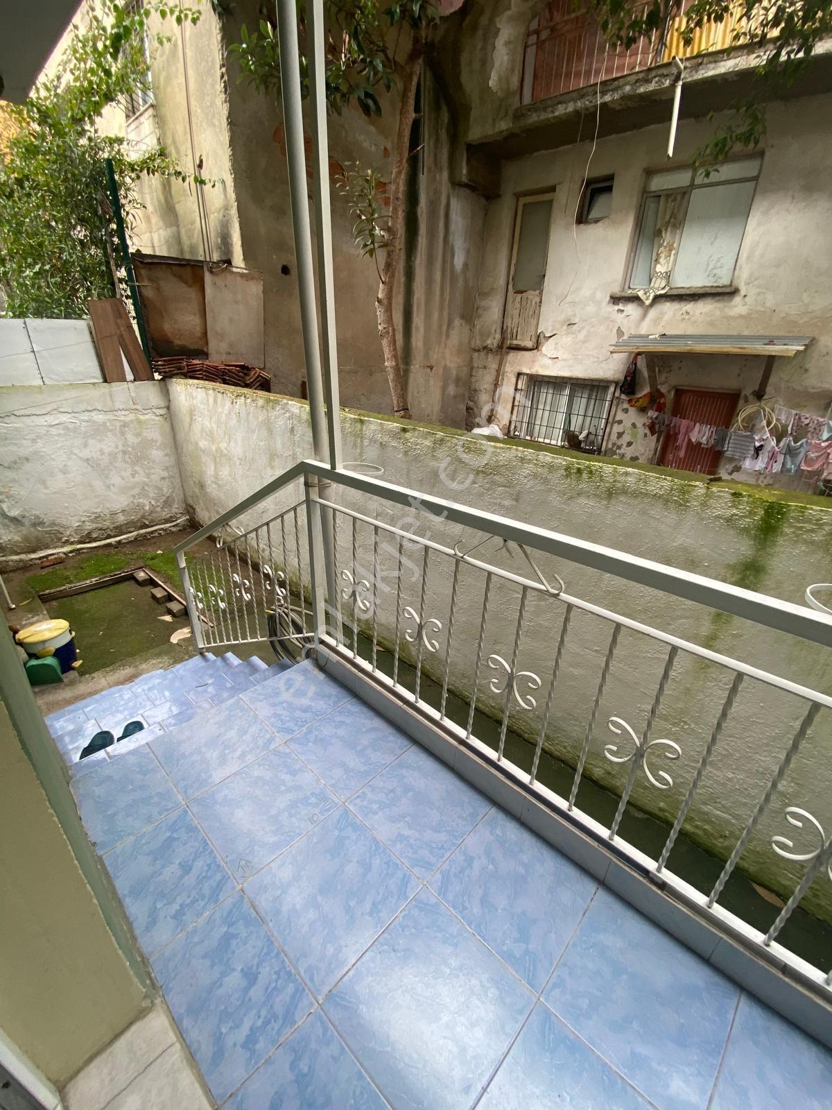 Demetten Bozyaka Pazar Yakını 2+1 Giriş Katı Kiralık Daire ... - Görsel 6