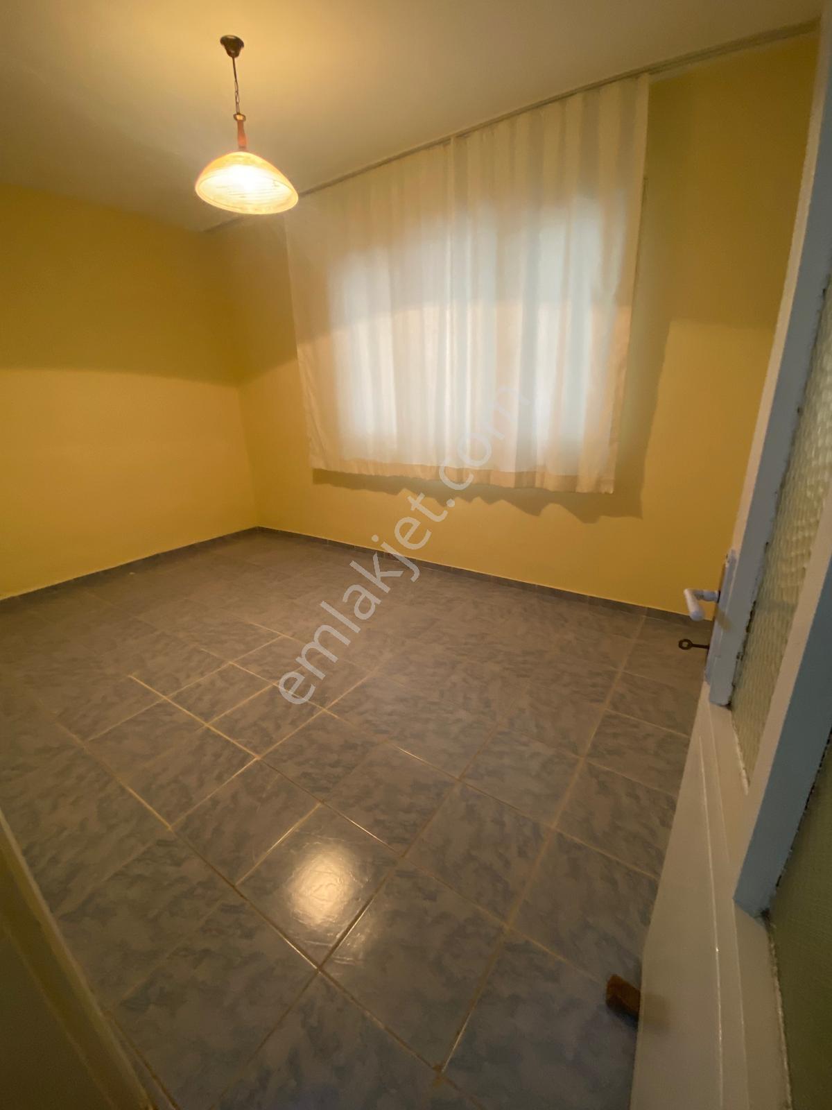 Demetten Bozyaka Pazar Yakını 2+1 Giriş Katı Kiralık Daire ... - Görsel 8