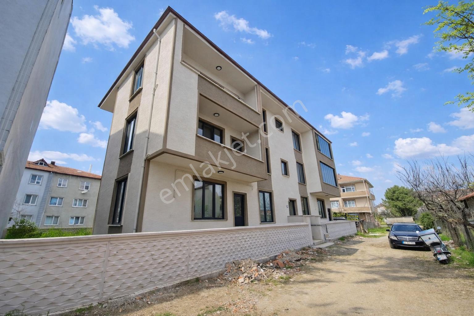 Karasu Çarşı Merkezde 2+1 Sıfır Lüxs Daire (geniş M²)