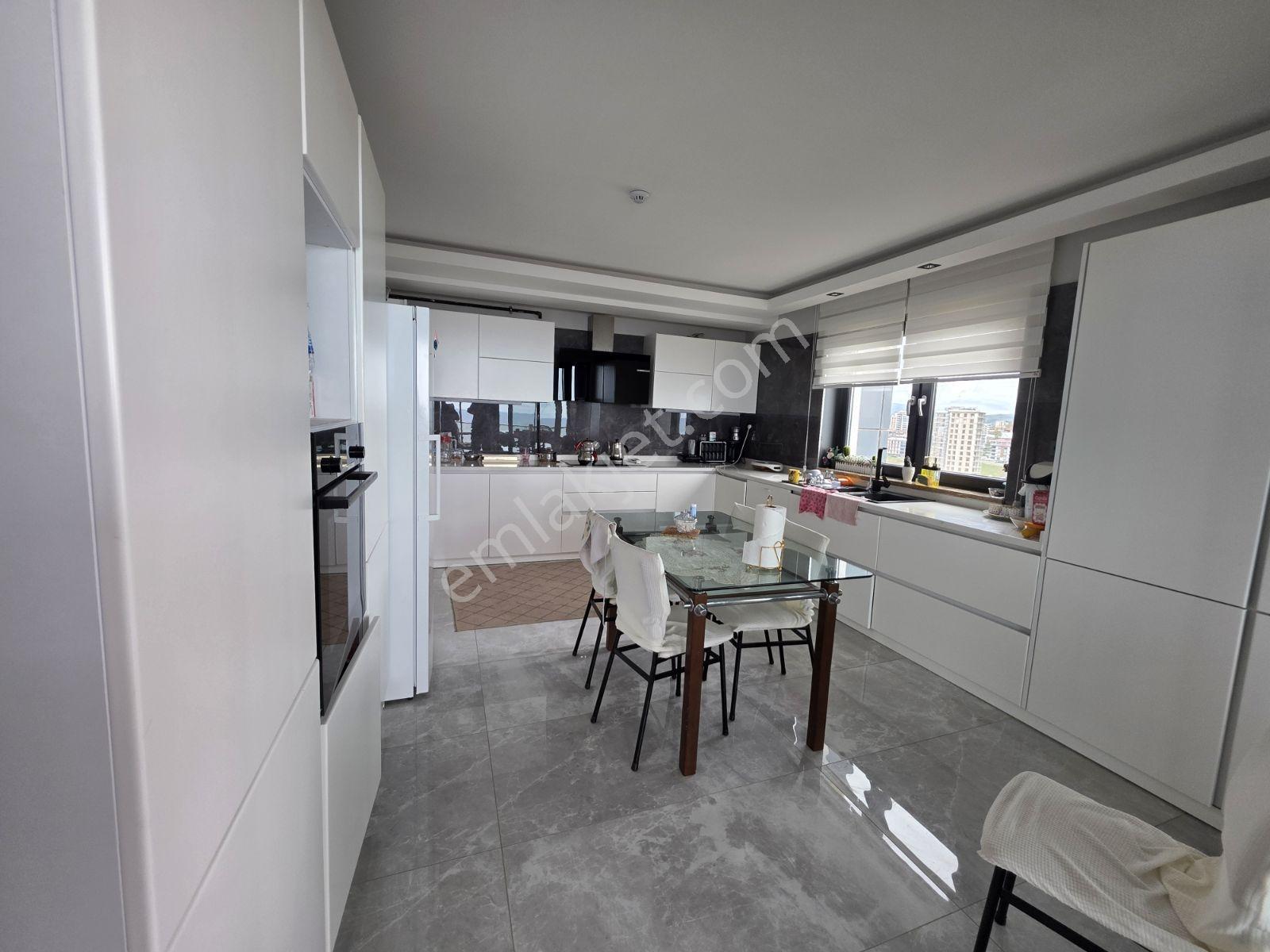 Sky Towersta 4+1 | 260 M² Net | Panoramik Deniz & Şehir Manzara - Görsel 29