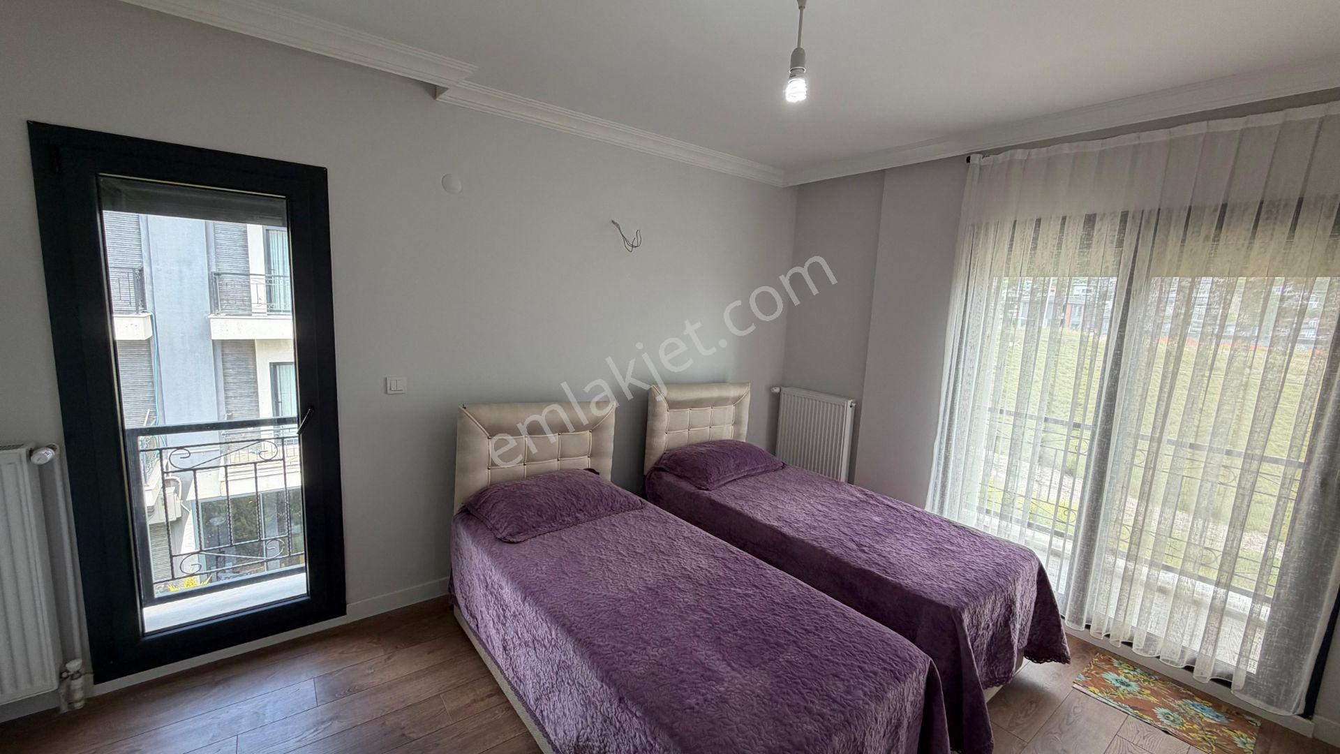 Seferihisar'da Havuzlu Sitede Satılık 4+2 Tripleks Villa - Görsel 13
