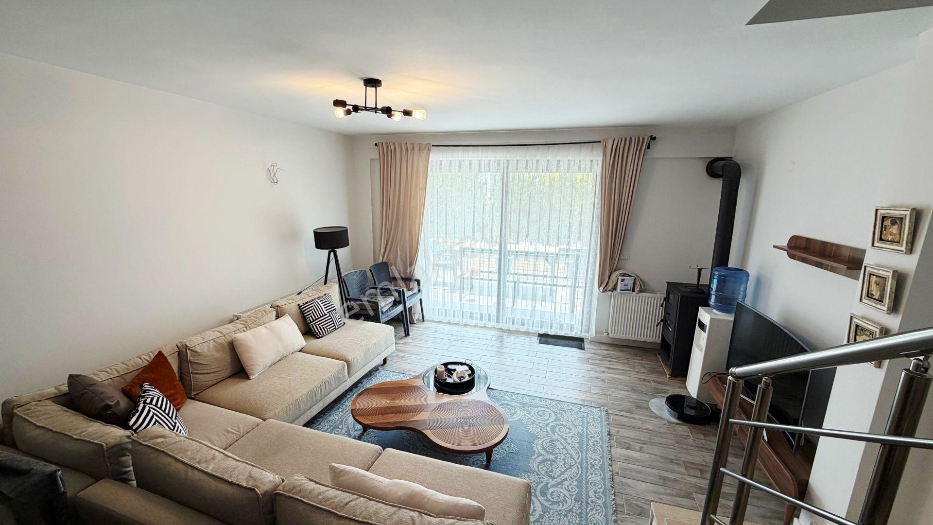 Seferihisar'da Havuzlu Sitede Satılık 4+2 Tripleks Villa - Görsel 5