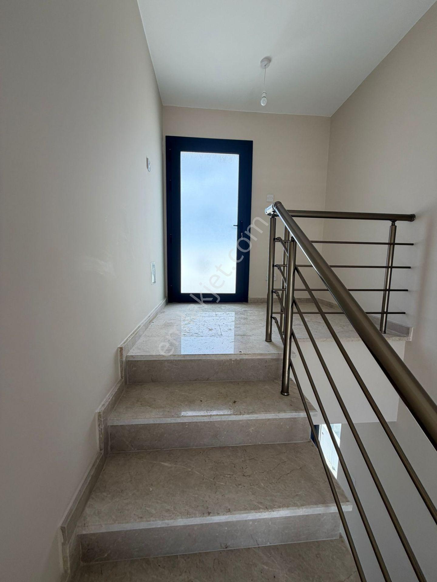Kuzey Kıbrıs Yeniboğaziçi Bölgesinde Satılık Sıfır 3+1 Villa - Görsel 28