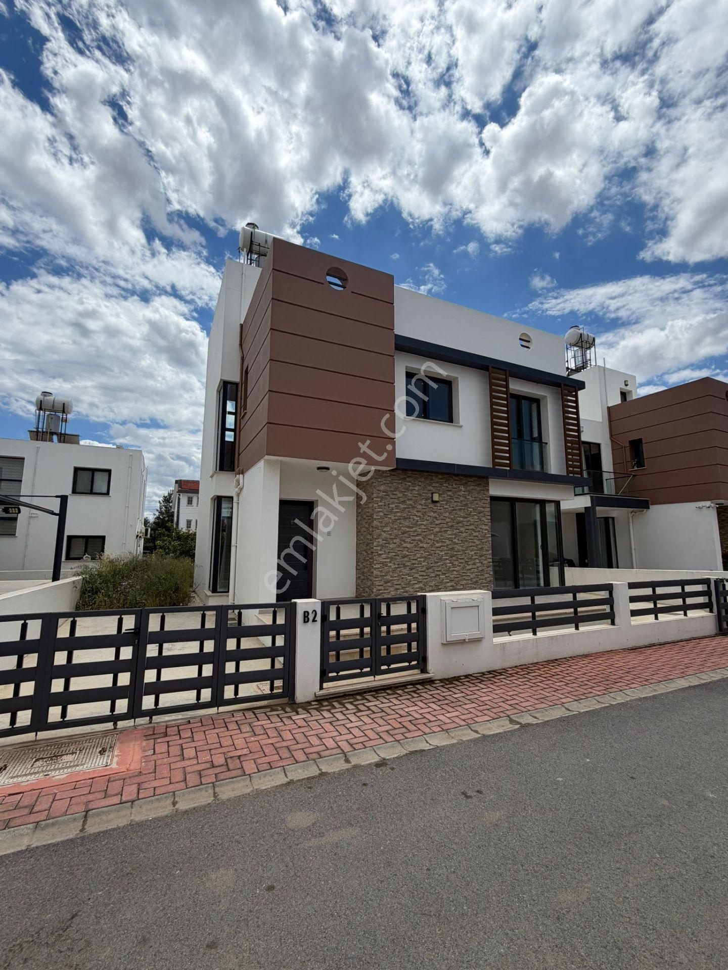 Kuzey Kıbrıs Yeniboğaziçi Bölgesinde Satılık Sıfır 3+1 Villa - Görsel 34
