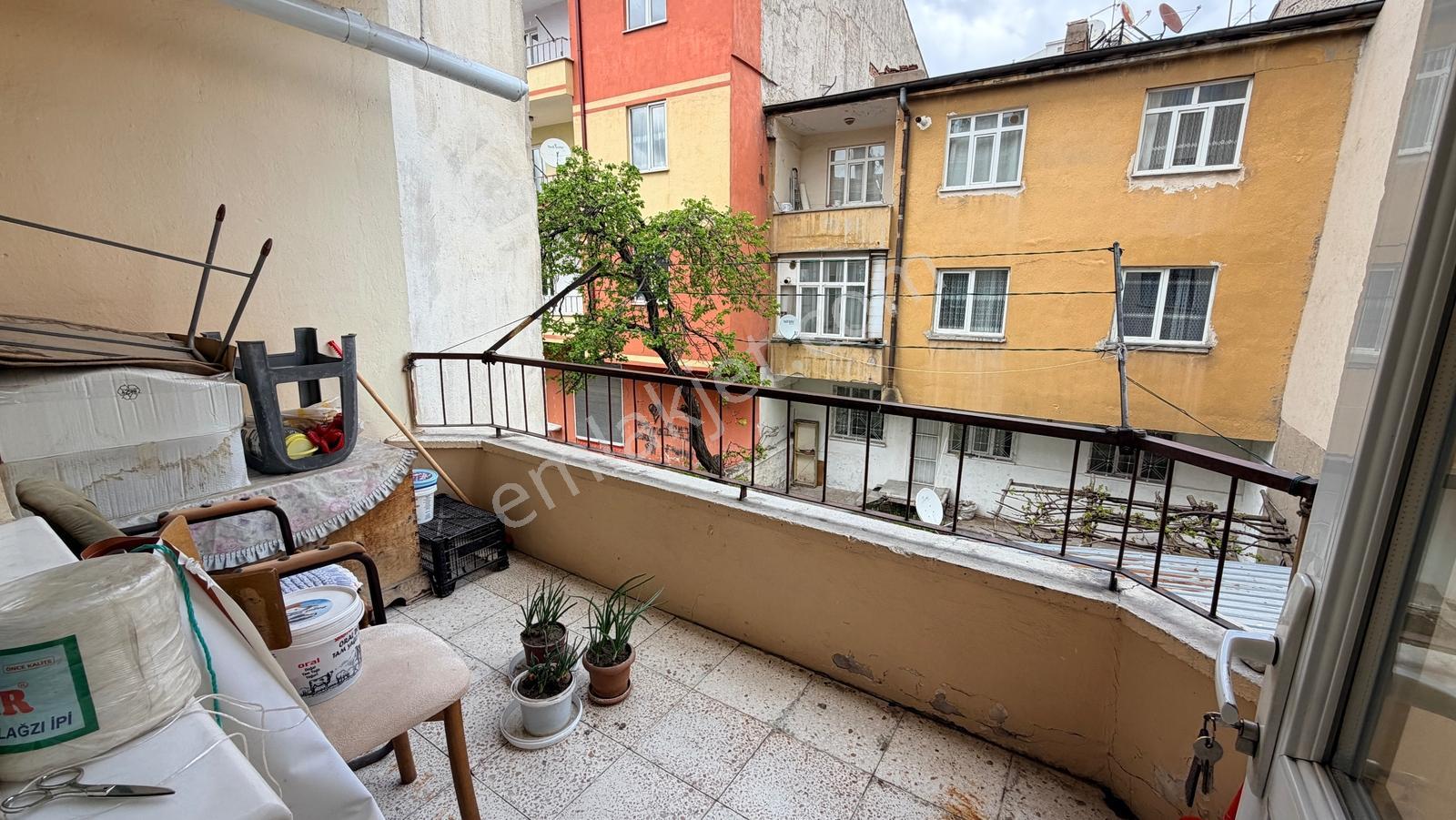 Yunusemre Mahallesinde Ara Kat Satılık Kombili Daire - Görsel 7