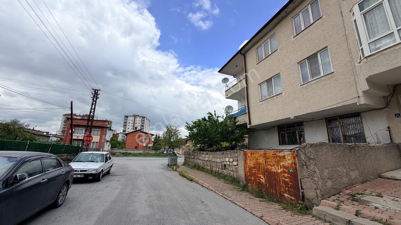 Yunusemre Mahallesinde Ara Kat Satılık Kombili Daire - Görsel 18