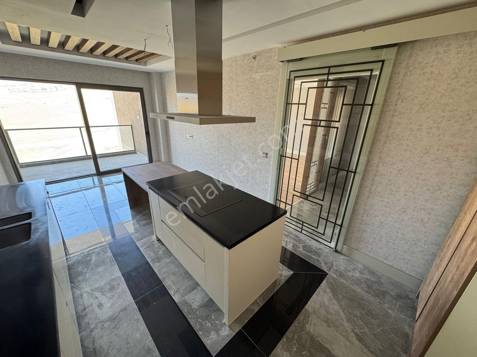 Ovacık'da Ödüllü Proje De Yüksek Kat Sosyal Donatılı 4+1 Kiralık