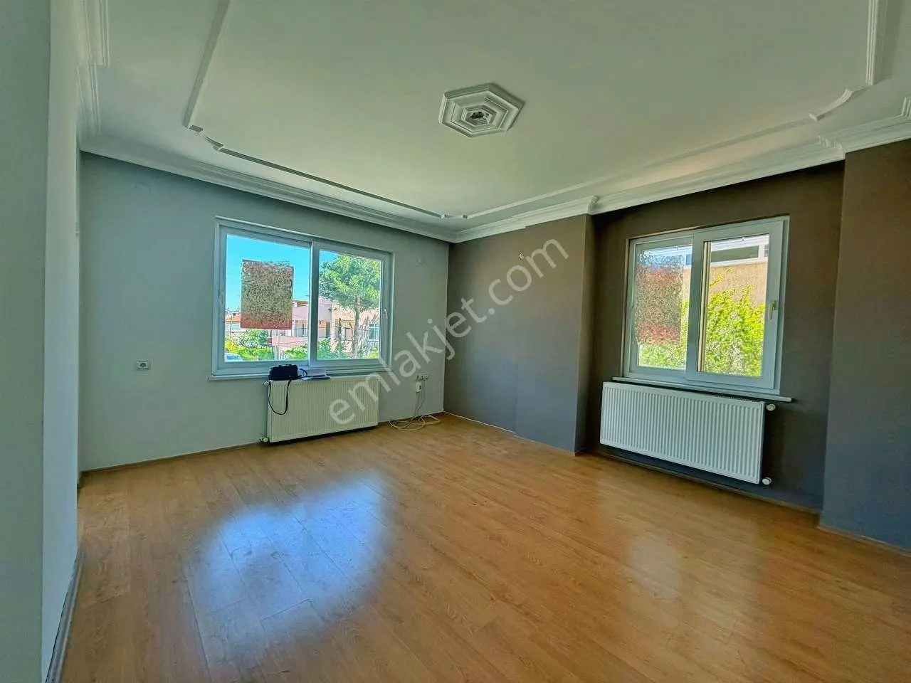 Uytundan Burhaniye Öğretmenlerde Denize 350 Metre 2+1 Daire