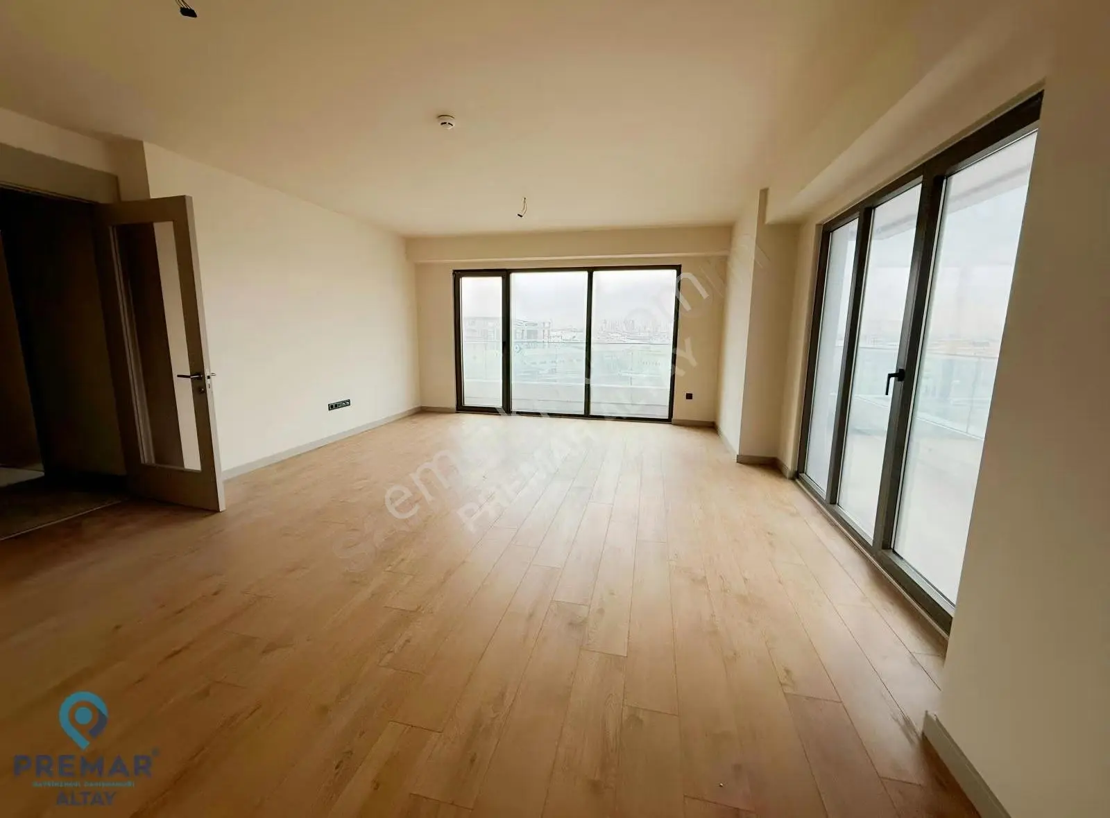 Demirlife Sitesinde Balkonlu Ara Kat 3+1 Kiralık Daire - Görsel 3