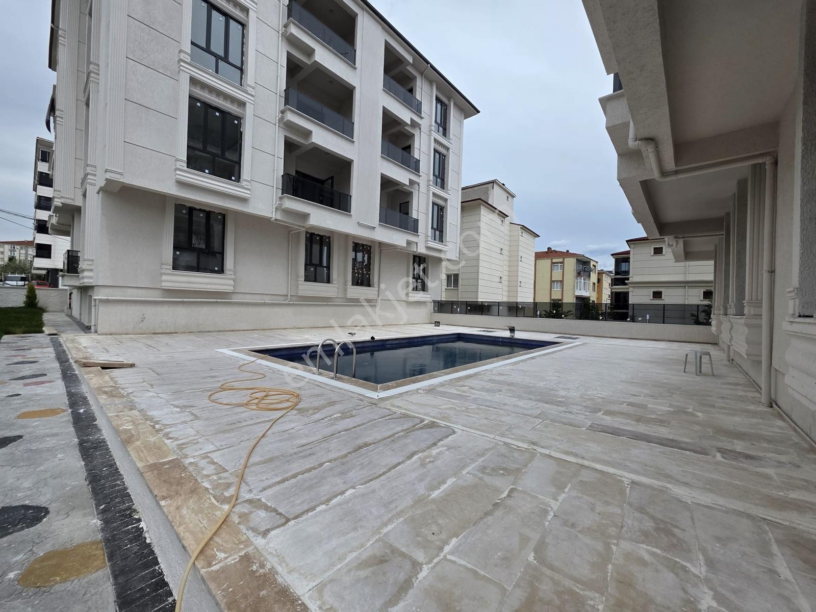 Rumeli Mah. Havuzlu Site İçerisinde 1+1 Ayrı Mutfak 60m2 Satılık - Görsel 17