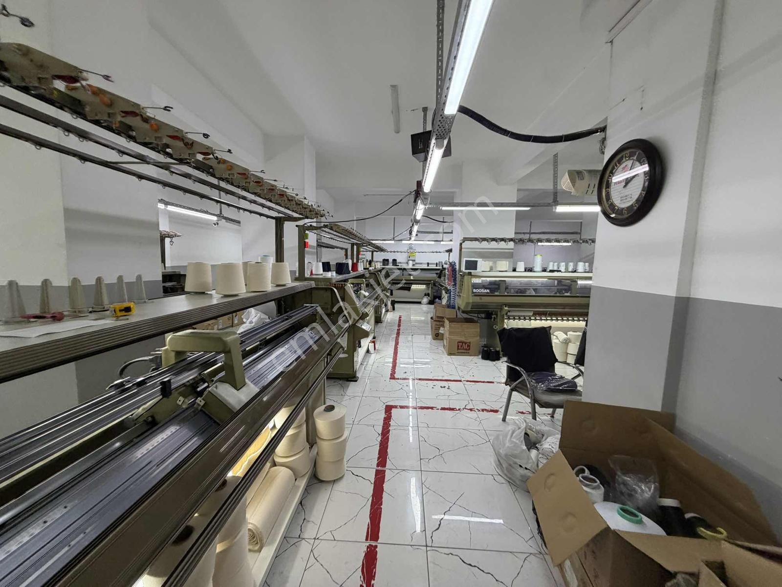 Üçyüzlü Metronun Karşısında Kiralık 350 M2 Düz Giriş - Görsel 9