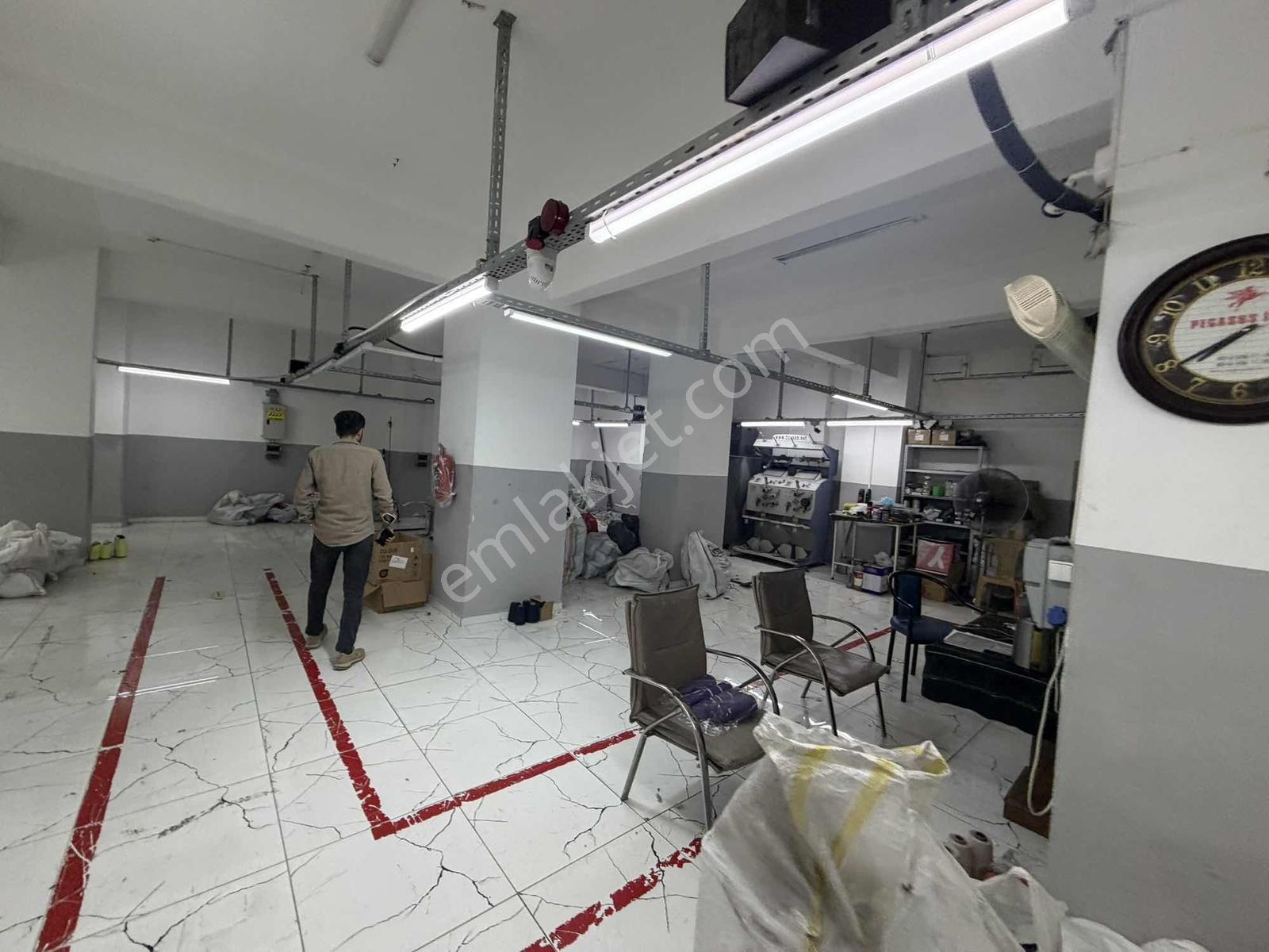 Üçyüzlü Metronun Karşısında Kiralık 350 M2 Düz Giriş - Görsel 11