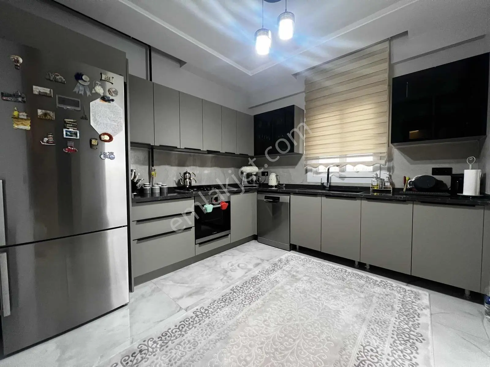 Kıyıboyunda Yatay Mimari 3+1 K.mutfak Ç.banyo G.odalı Havuzlu