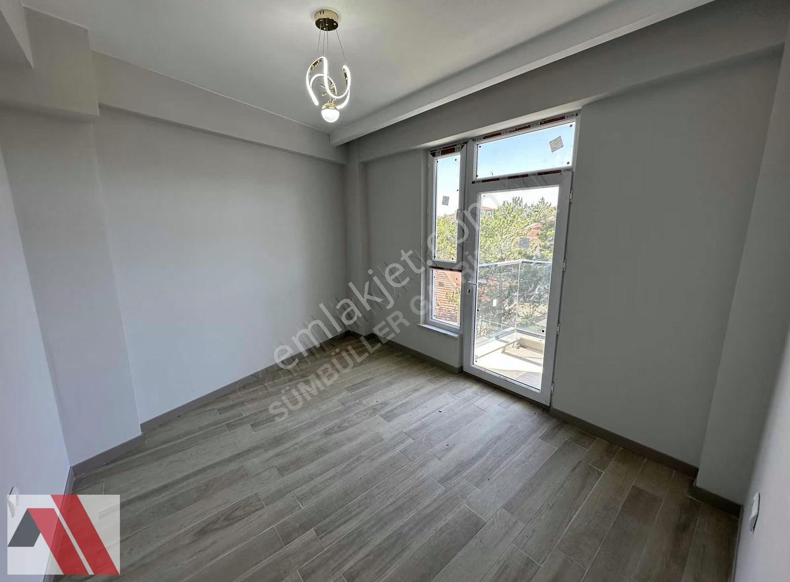 Sümbüller'den Park Manzaralı Ara Kat Yüksek Tavanlı 2+1 Daire - Görsel 6