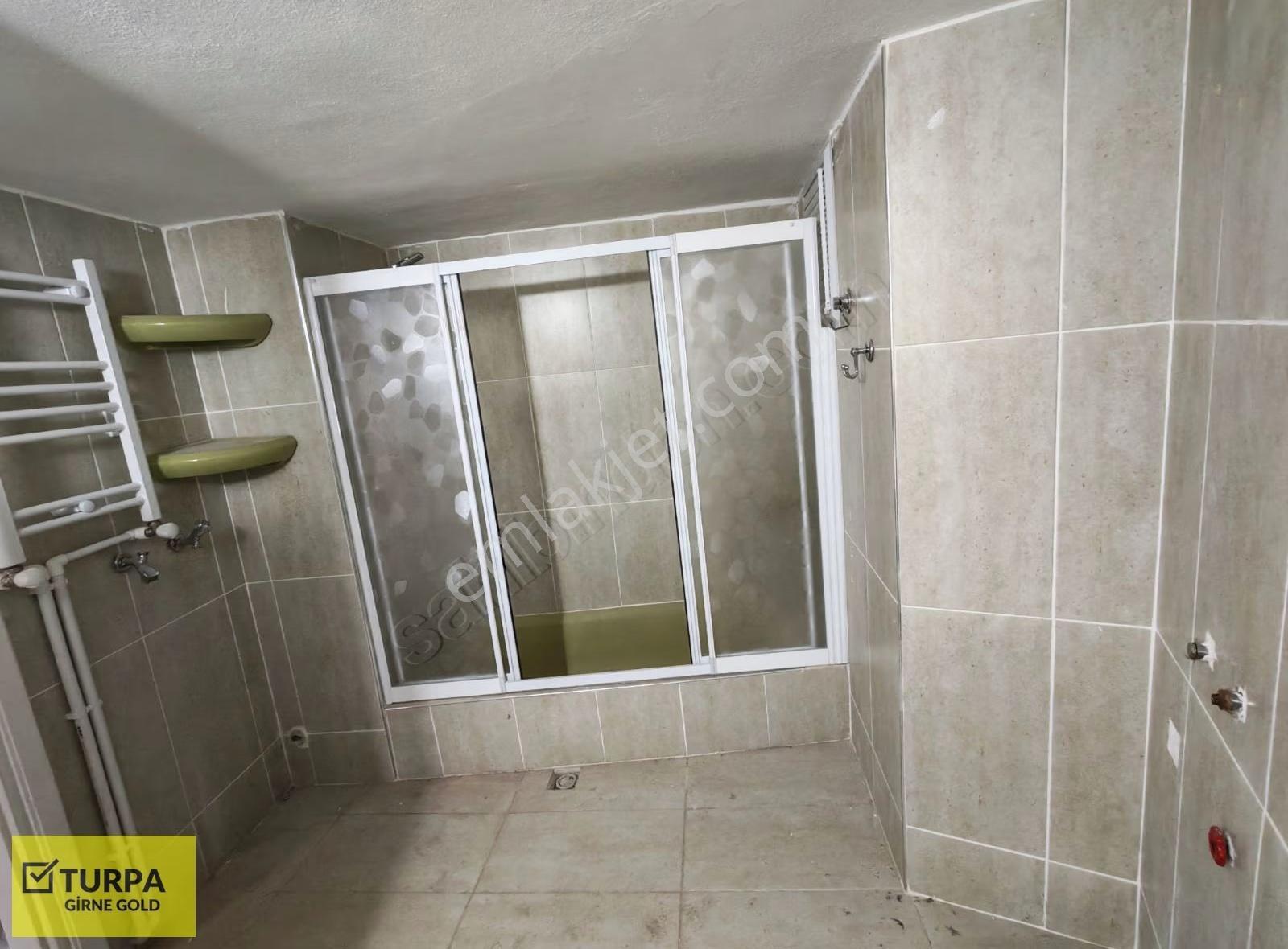 Bostanlı Merkezde Tadilatlı 2+1 Satılık Daire - Görsel 13