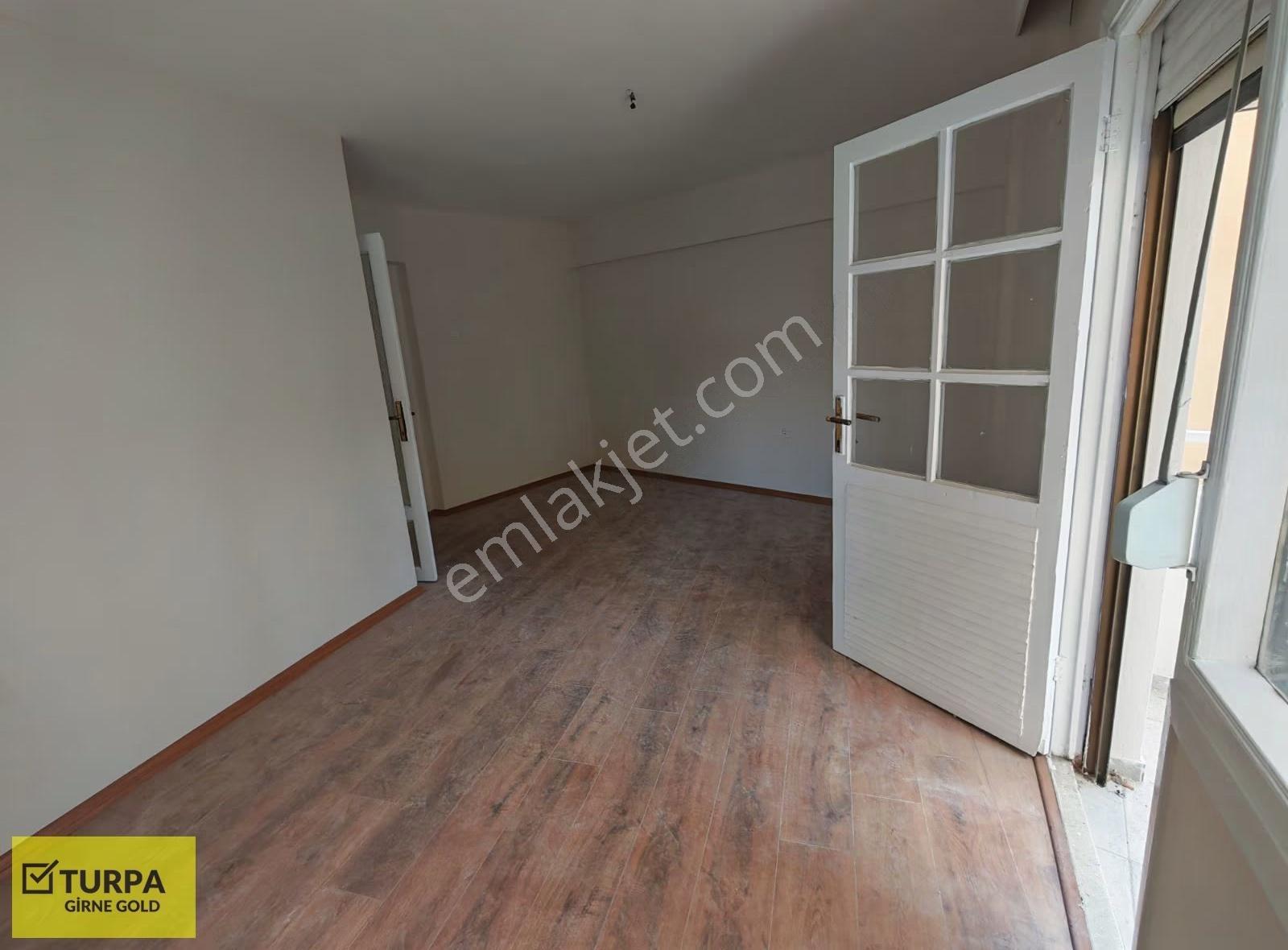 Bostanlı Merkezde Tadilatlı 2+1 Satılık Daire - Görsel 23