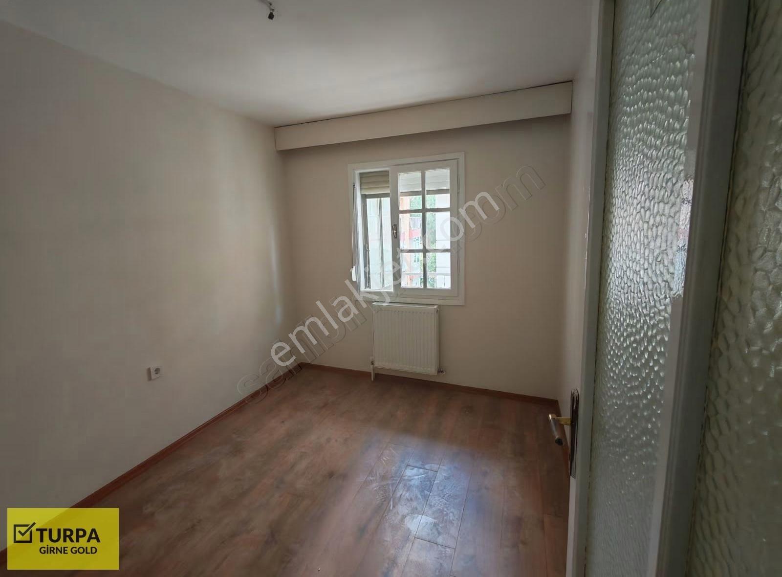 Bostanlı Merkezde Tadilatlı 2+1 Satılık Daire - Görsel 10