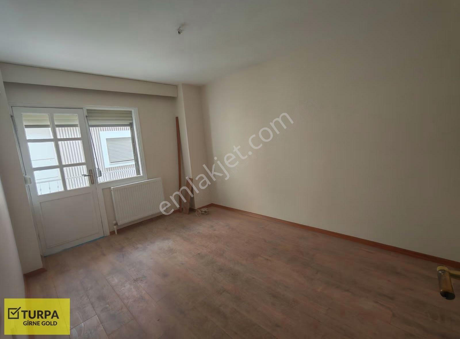 Bostanlı Merkezde Tadilatlı 2+1 Satılık Daire - Görsel 25