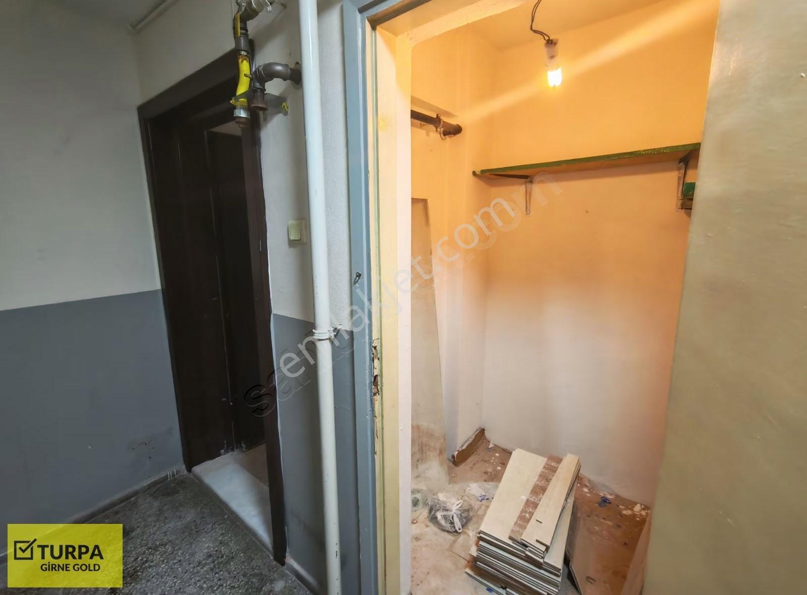 Bostanlı Merkezde Tadilatlı 2+1 Satılık Daire - Görsel 22