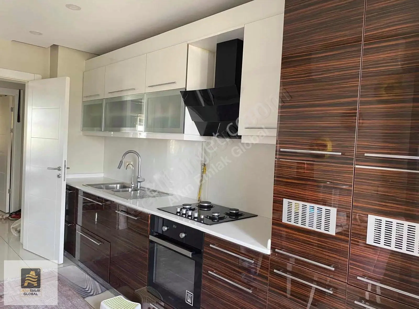 Sinpaş Bosphorus City'de Manzaralı, Eşyalı 3+1 Kiralık Daire - Görsel 4