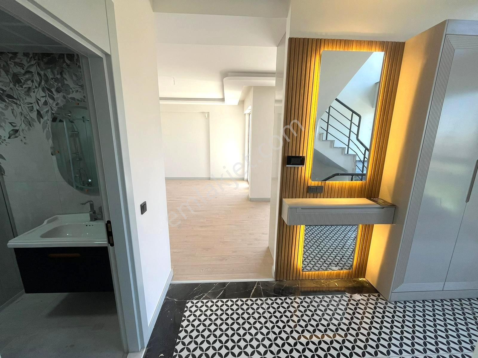 Bağlıca'da Kapalı Otoparklı Ultra Lüks Yapılı 4+1 Satılık Villa - Görsel 24