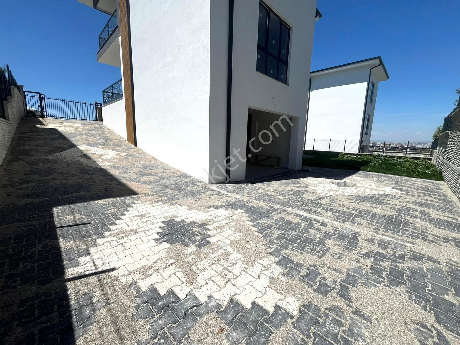 Bağlıca'da Kapalı Otoparklı Ultra Lüks Yapılı 4+1 Satılık Villa - Görsel 11