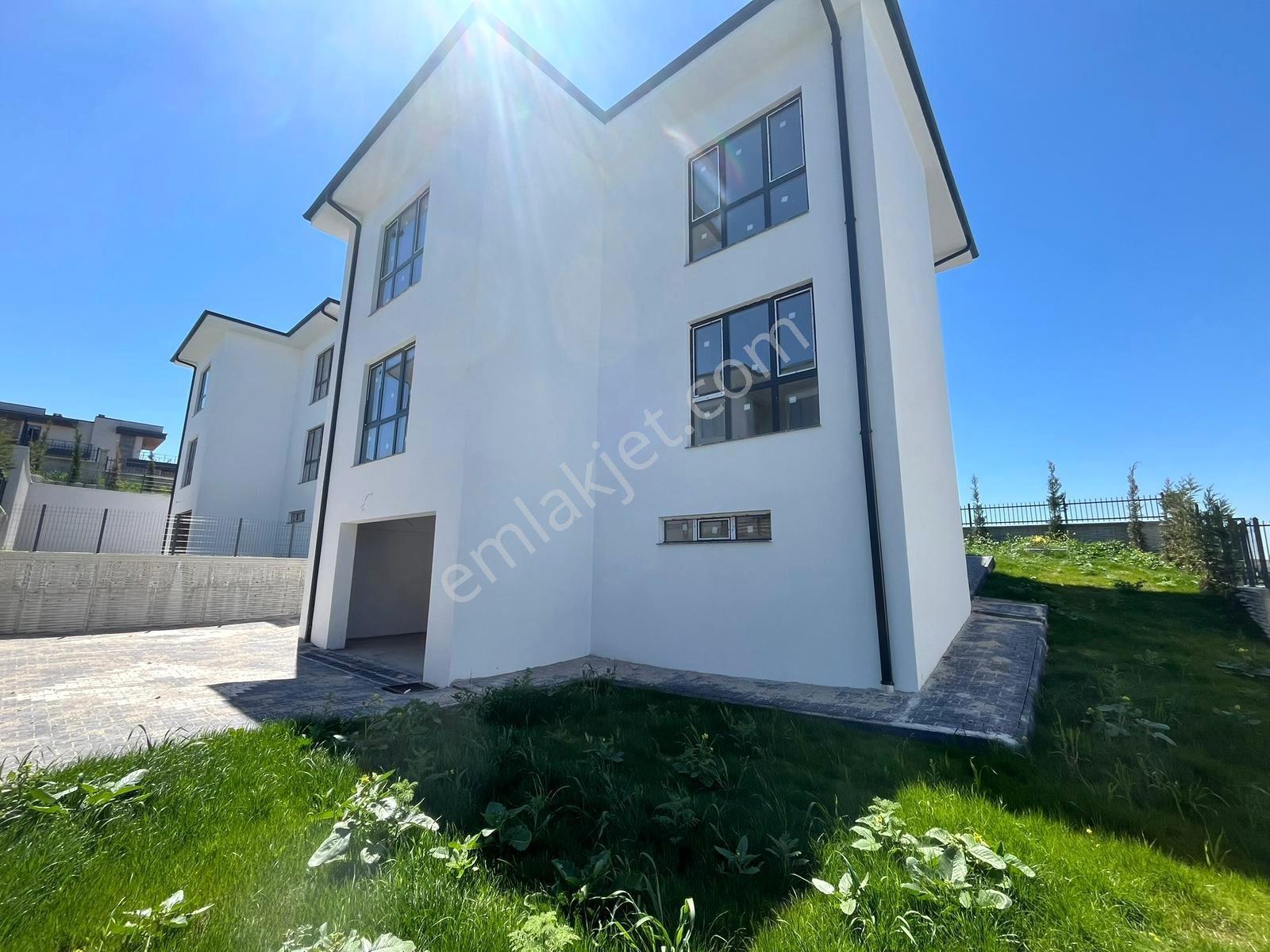 Bağlıca'da Kapalı Otoparklı Ultra Lüks Yapılı 4+1 Satılık Villa - Görsel 5