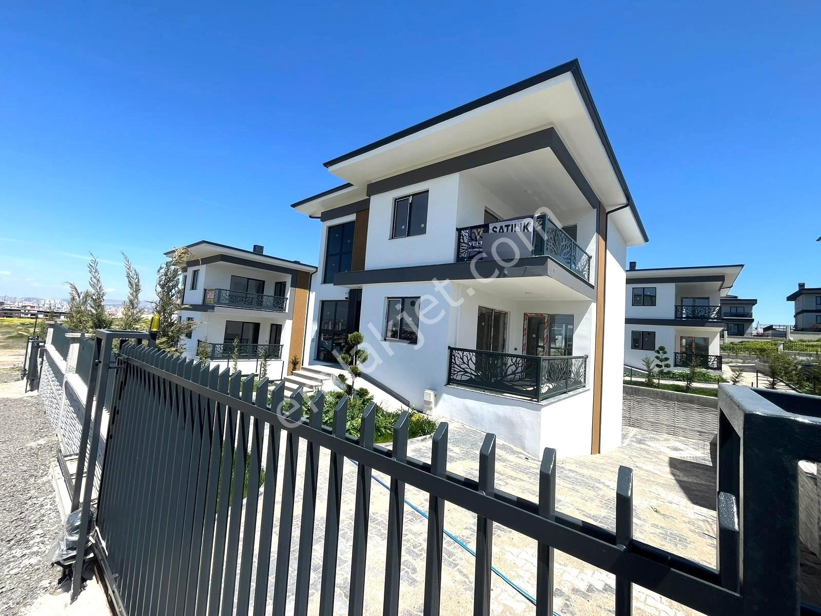 Bağlıca'da Kapalı Otoparklı Ultra Lüks Yapılı 4+1 Satılık Villa - Görsel 3