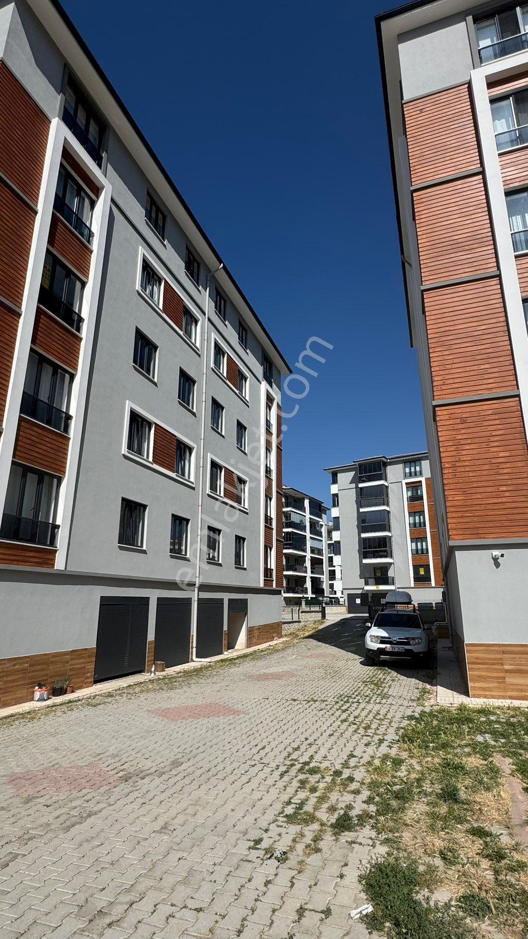 Zirve Emlak Kiralıyorr Yarenler 3+1 3.kat 160 M2 Garajlı Daire - Görsel 25