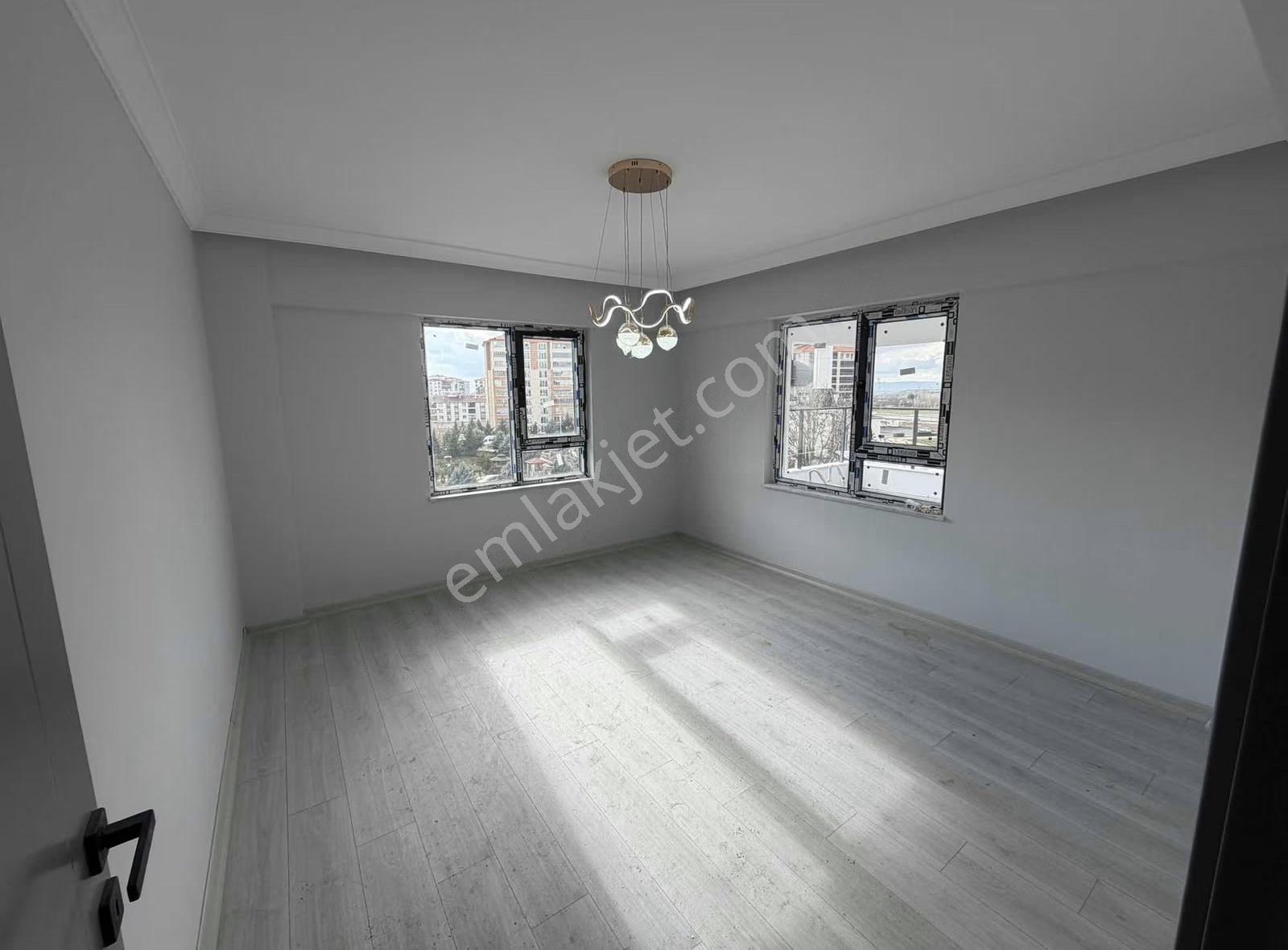 Site İçerisinde Ön Cephede Ki Son Daire - Görsel 6