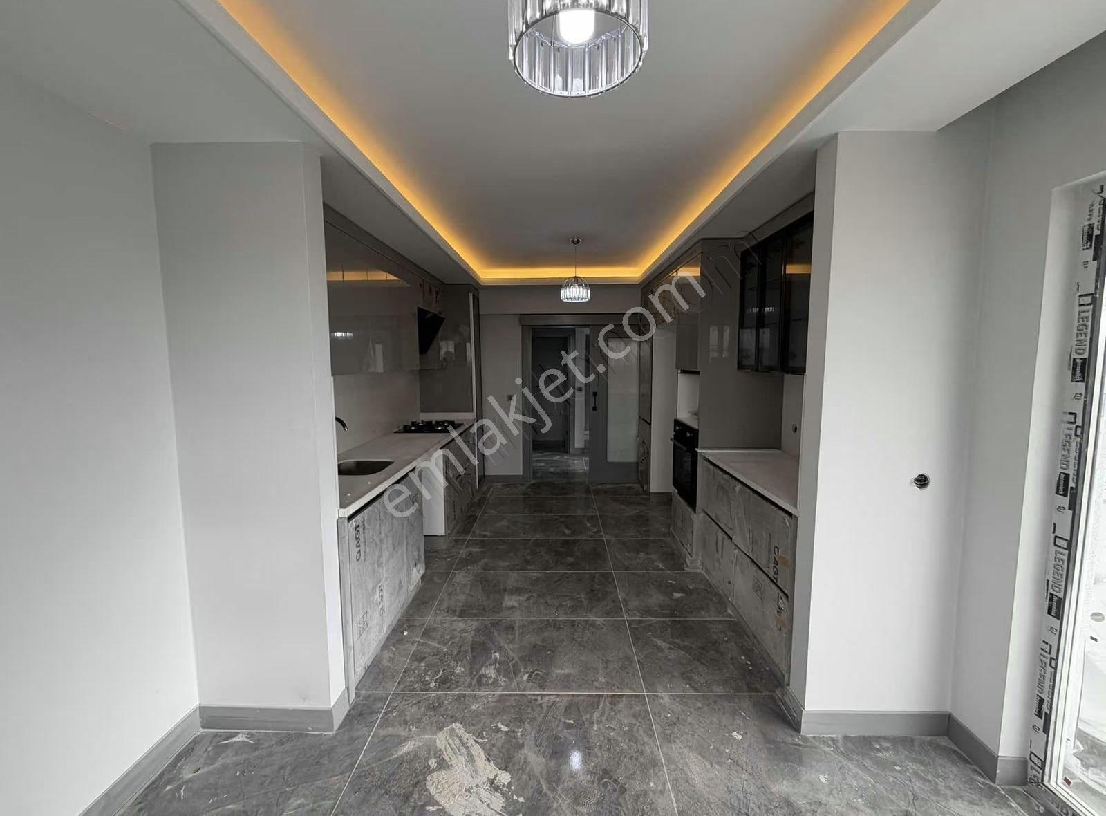 Site İçerisinde Ön Cephede Ki Son Daire - Görsel 3