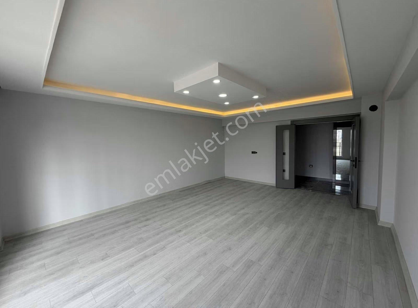 Site İçerisinde Ön Cephede Ki Son Daire - Görsel 12