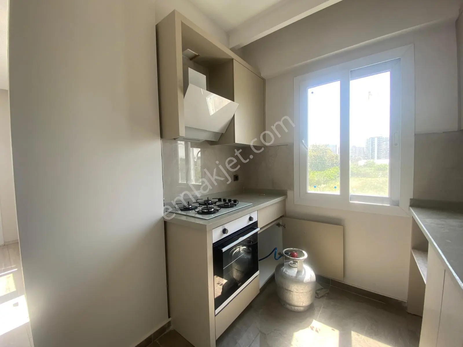Geniş 1+1 Denize Yürüme Mesafesinde,sıfır,çift Cepheli, Havuzlu Daire - Görsel 2