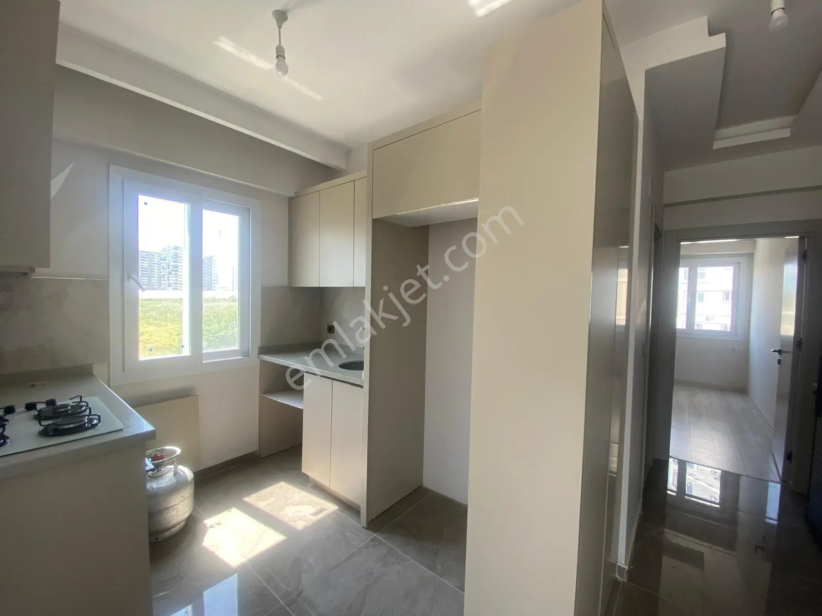 Geniş 1+1 Denize Yürüme Mesafesinde,sıfır,çift Cepheli, Havuzlu Daire