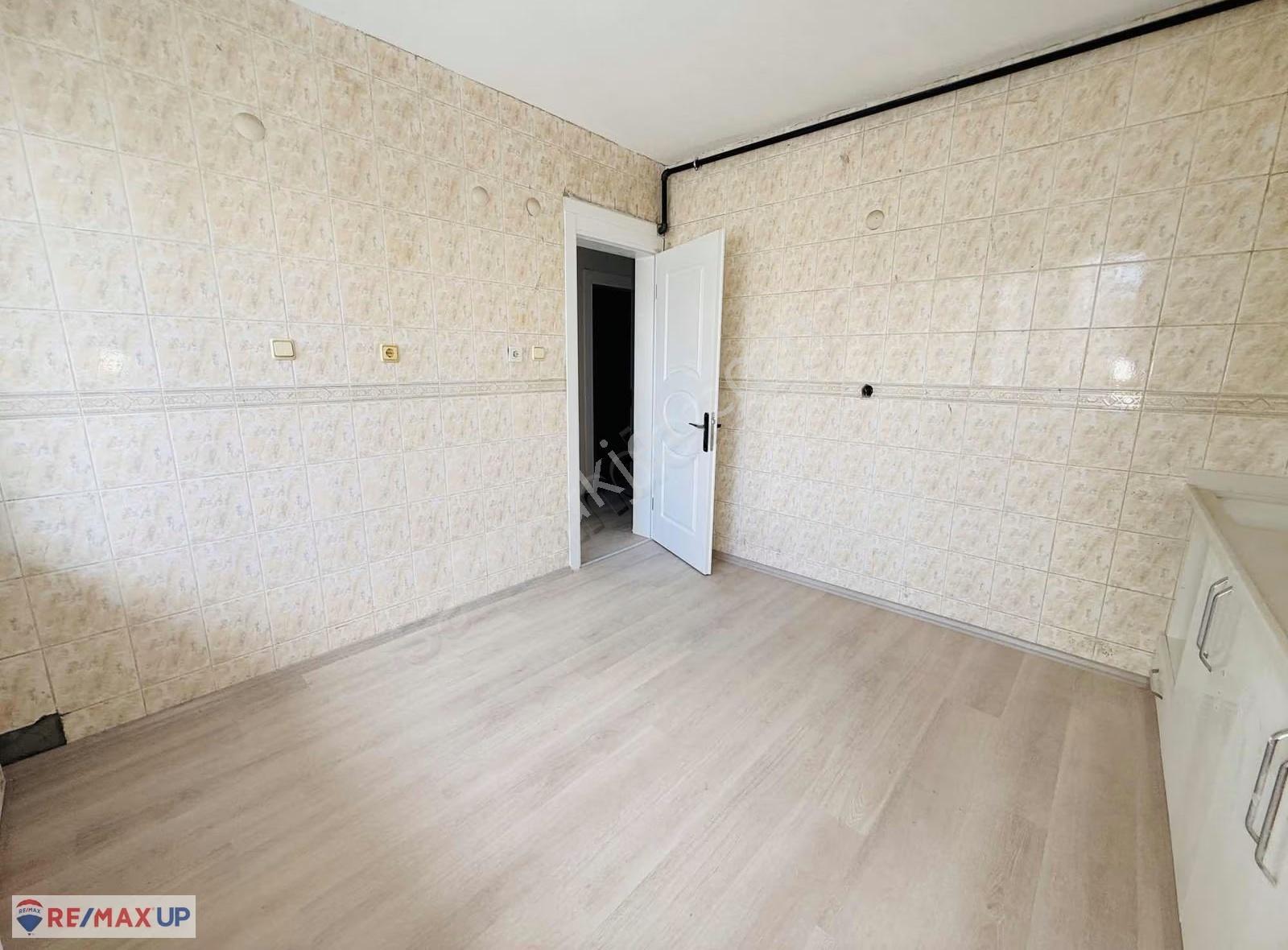 Bornova'da Yeni Tadilatlı, Doğalgazlı Geniş 3+1 Kiralık Daire - Görsel 26