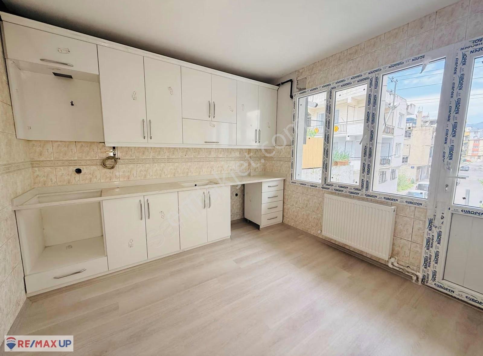 Bornova'da Yeni Tadilatlı, Doğalgazlı Geniş 3+1 Kiralık Daire - Görsel 14