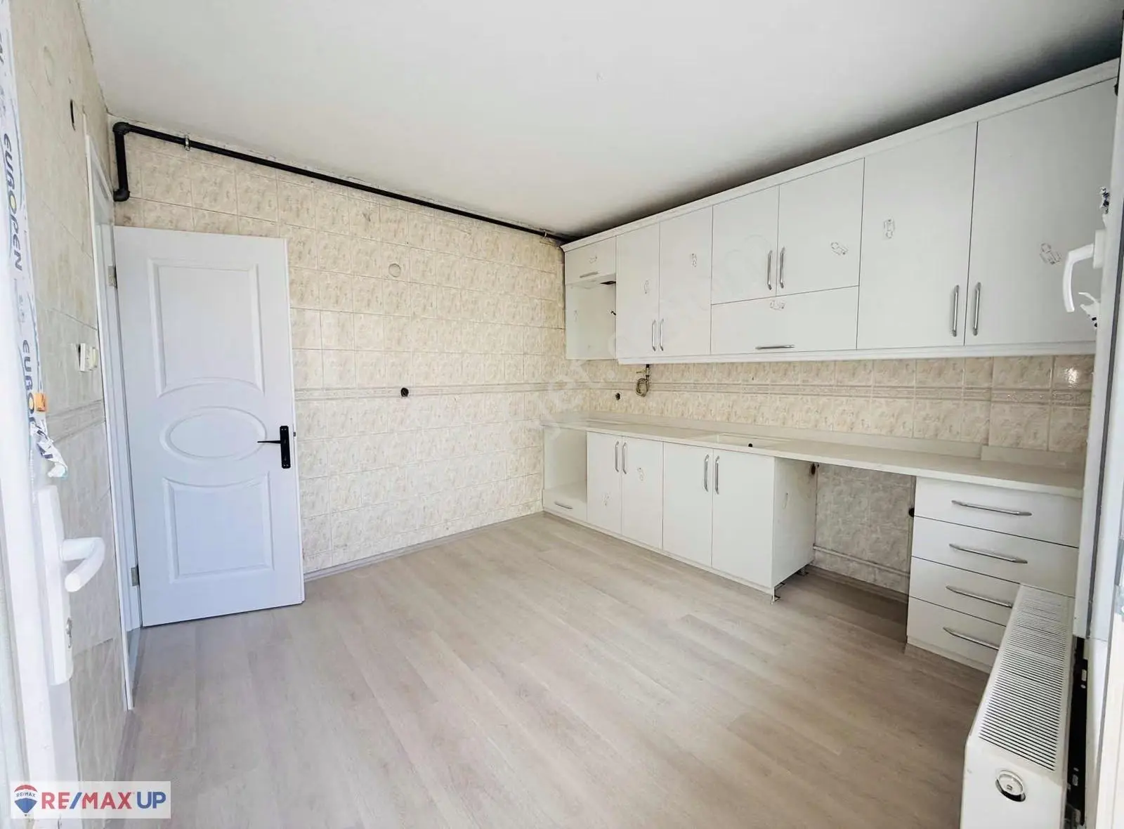 Bornova'da Yeni Tadilatlı, Doğalgazlı Geniş 3+1 Kiralık Daire - Görsel 5